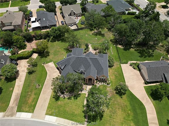 2nd image of 9209 Lake Forest Ct N