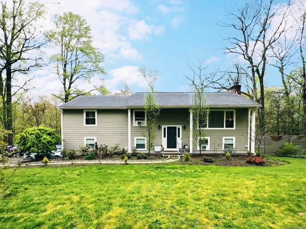 81 Blue Spruce Circle, Weston, CT 06883