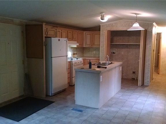3rd image of 173 NE Steelhead Dr S