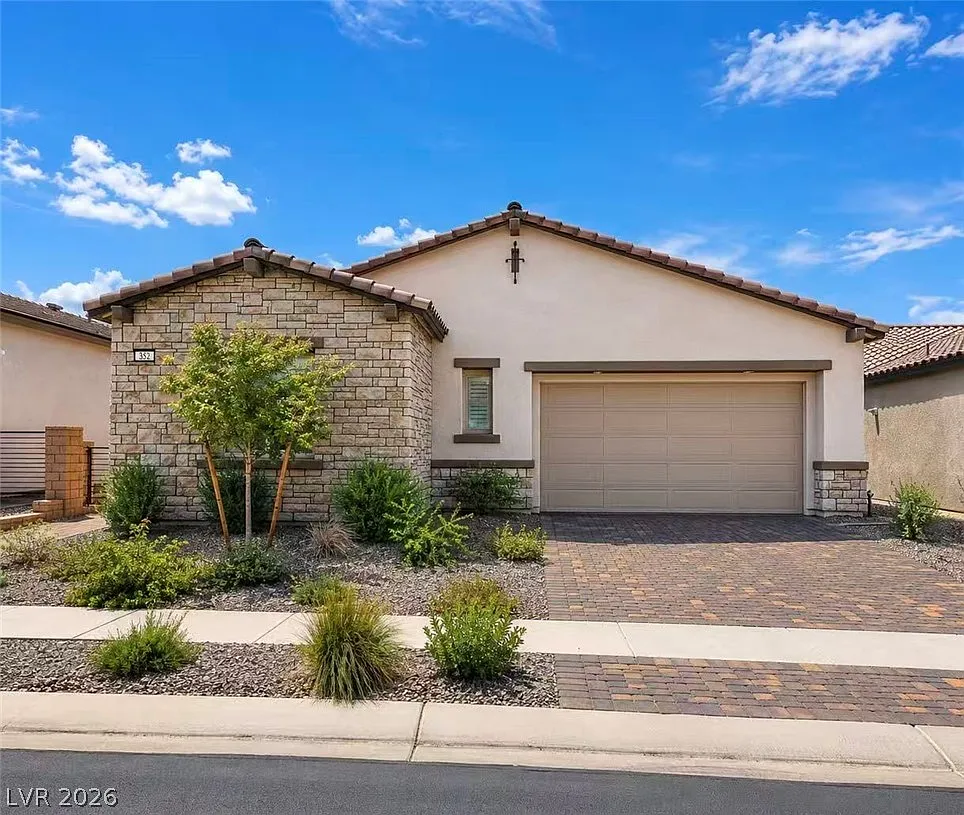 3 bed, 3.5 bath, 2048 sqft, $2,790 — Photo 1