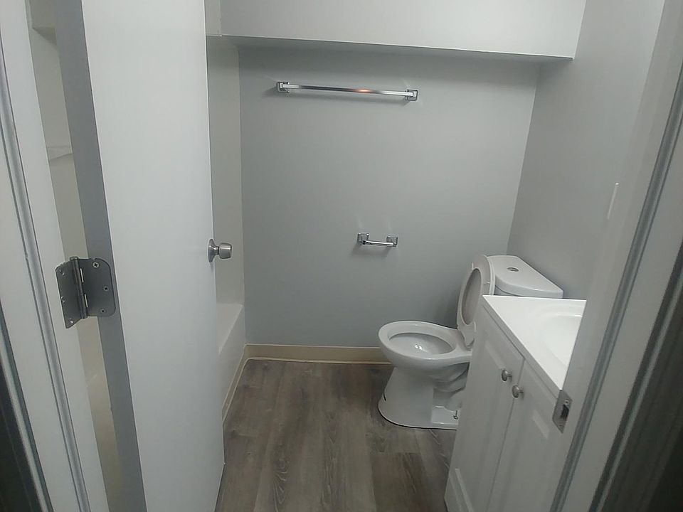 2nd image of 2025 W Broad St APT 1D