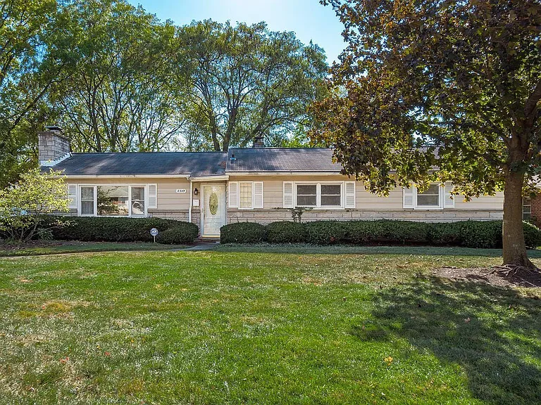 2349 Beverly Pl — Photo 9