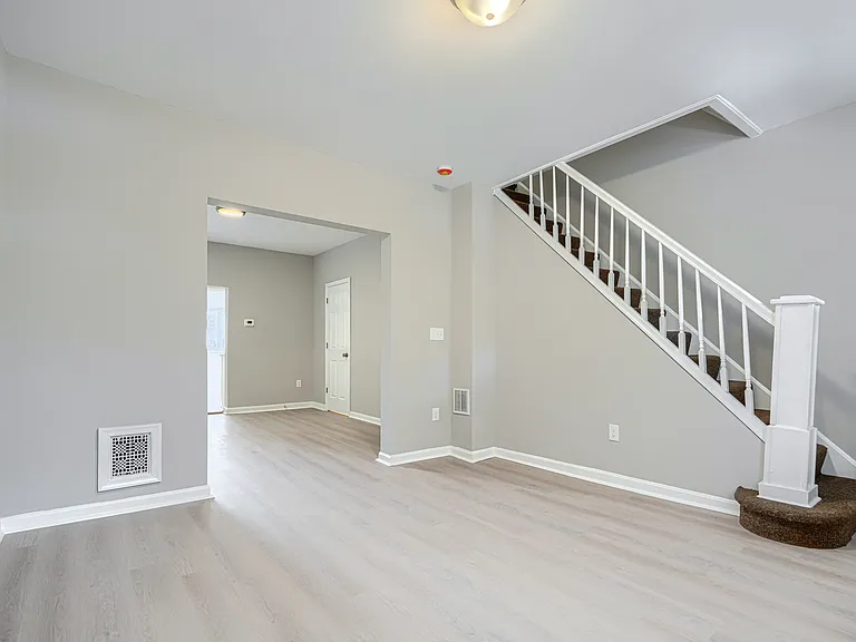 614 Savage St — Photo 23