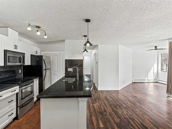 219 E Village Ter SW #2, Calgary, AB T3H 2L4