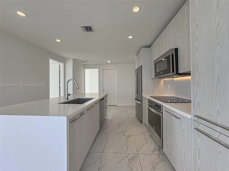 2000 Metropica Way #2009 — Photo 14