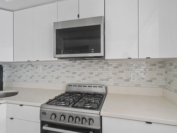 5th image of 4017 Hudson Ave Floor 3
