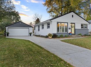 1302 N Bel Ayr DRIVE, Waukesha, WI 53188
