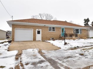 107 S Lincoln St, Washburn, IL 61570