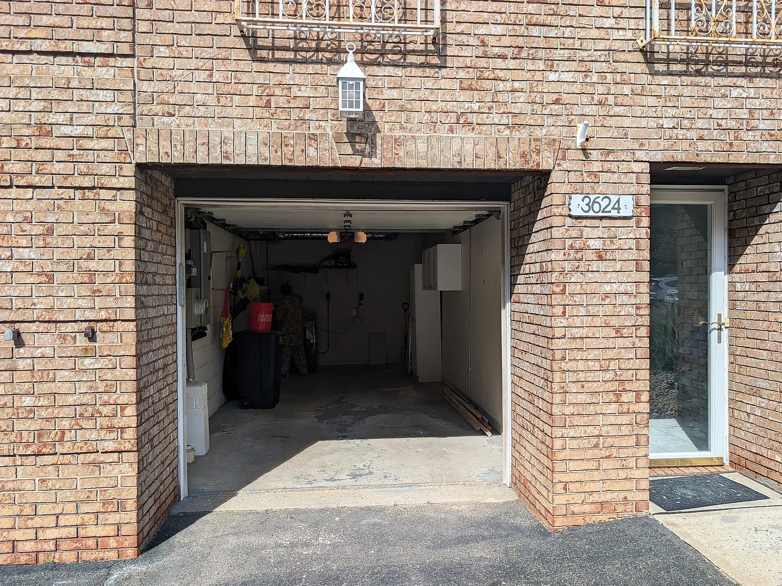 4 bed, 2000 sqft, $4,200 — Photo 2
