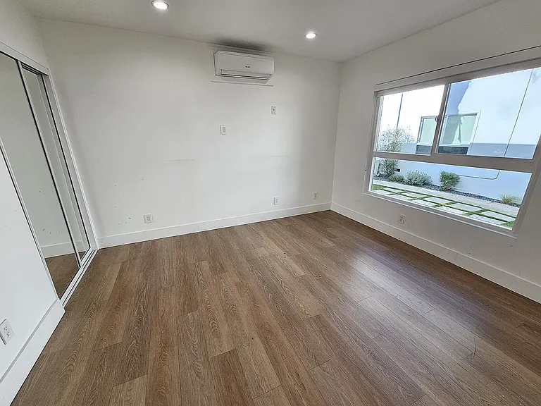 1747 N Kingsley Dr #10 — Photo 10