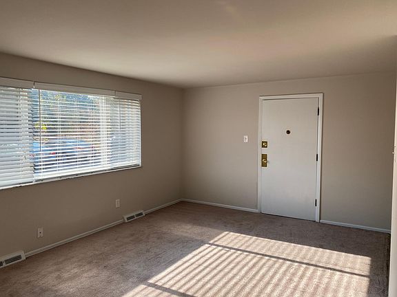 4th image of 701 Lepere Ave APT B