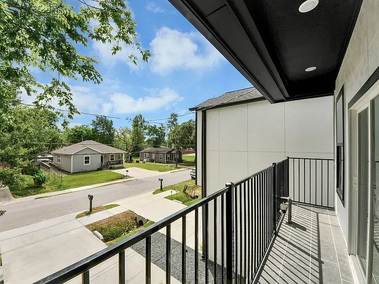 8313 Venus St — Photo 24
