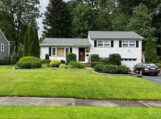 912 Hampshire Rd, Ridgewood, NJ 07450