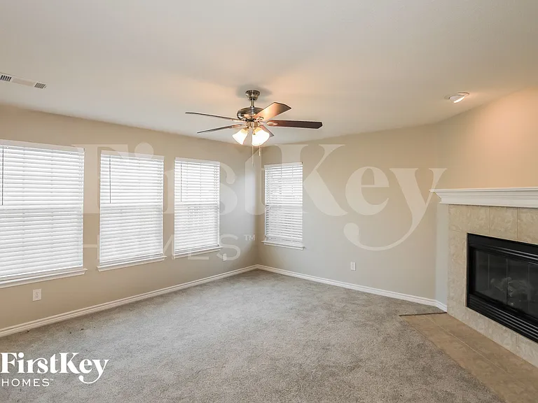 3905 Mantis St — Photo 3