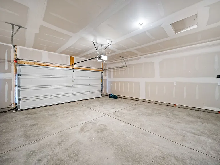 511 Darliene Dr — Photo 32