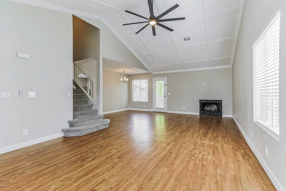 3 bed, 2.0 bath, 1404 sqft, $2,155 — Photo 4