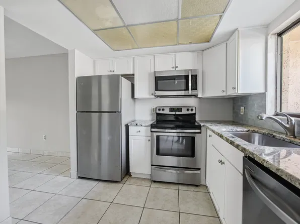 2680 Park Windsor Dr, Fort Myers, FL