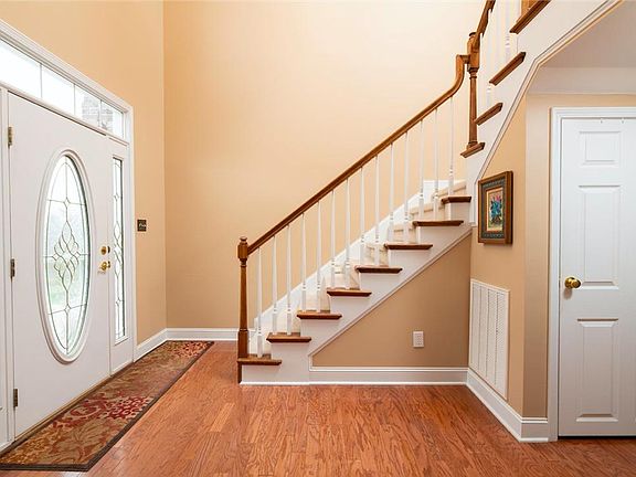 3rd image of 2824 Cypress Point