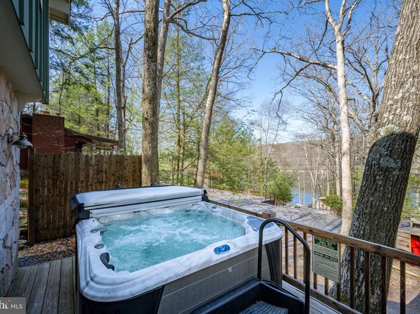 3084 Lake Shore Dr, Oakland, MD 21550