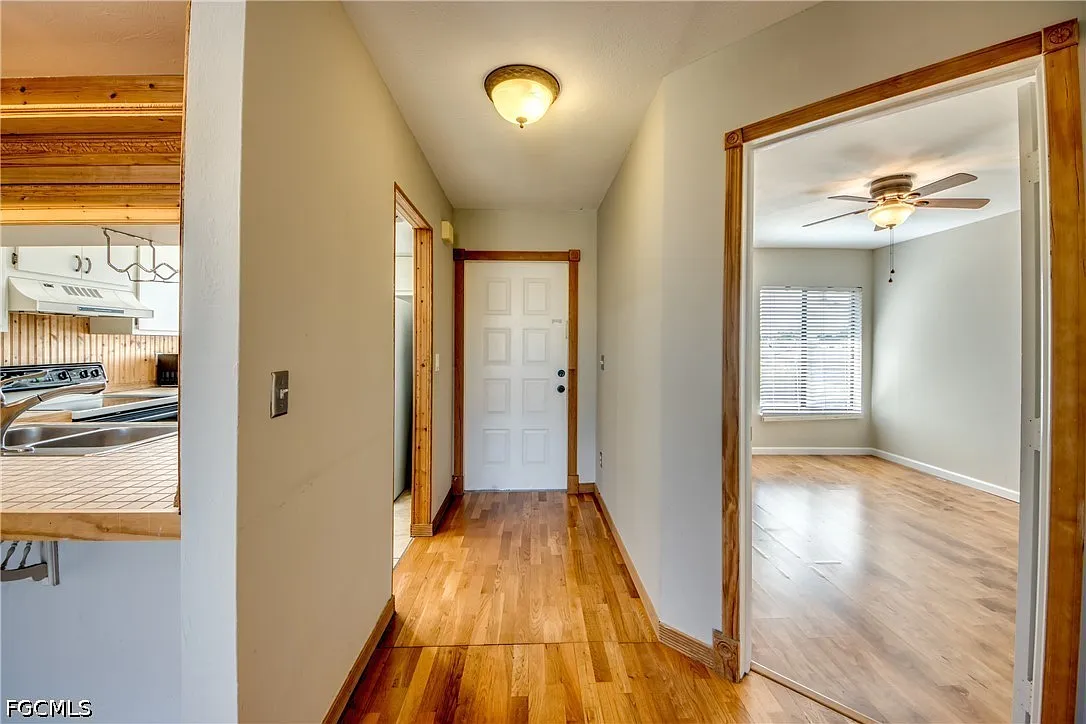 2 bed, 1.0 bath, 818 sqft, $1,200 — Photo 3