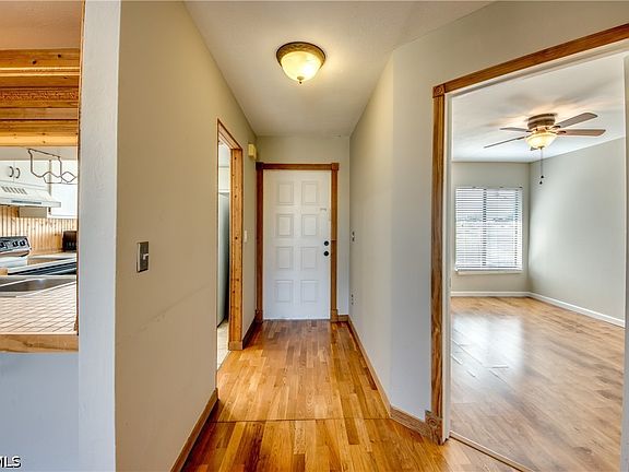 3rd image of 4616 SE 6th Ave APT 202