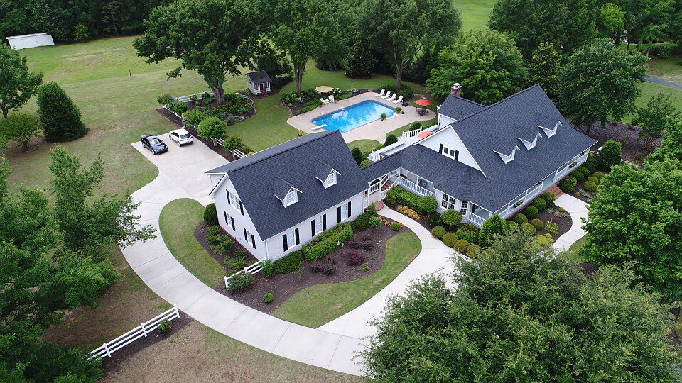 2nd image of 619 Jenkins Bridge Rd