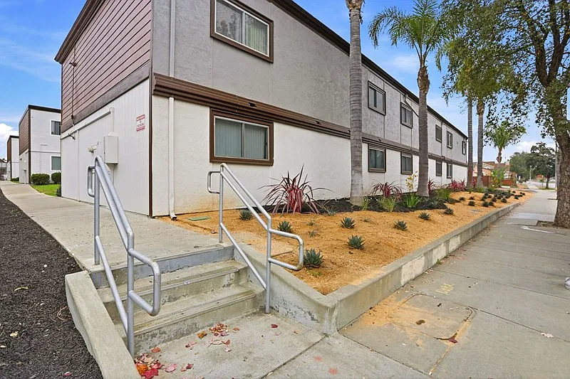Capitol Ave Apartments — Photo 4