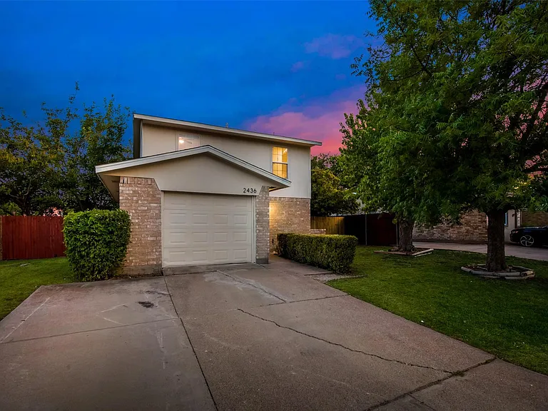 2436 Dancy Dr N — Photo 2