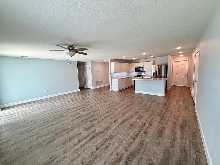 692 SW Hamberland Ave — Photo 13