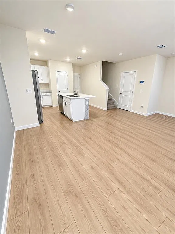 3 bed, 2.5 bath, 1551 sqft, $2,100 — Photo 4