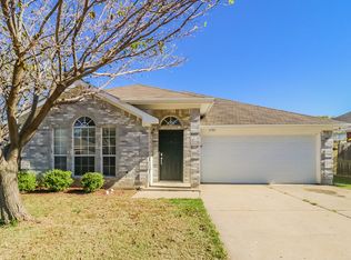 6101 Summerfield Dr, Arlington, TX 76018