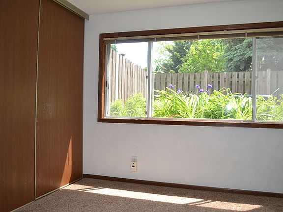 3rd image of 2284 Long Ave