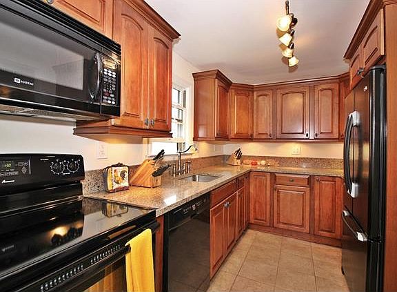 2nd image of 30 Worthington Ct