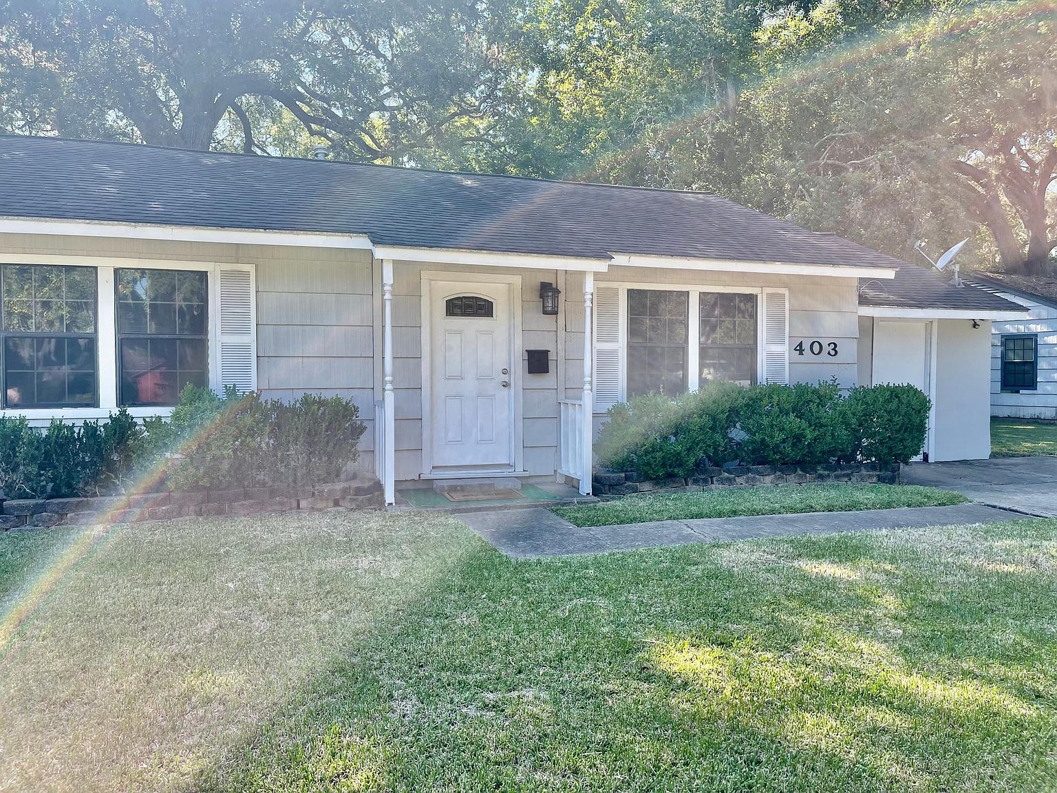 403 Oak Dr, Lake Jackson, TX 77566 Zillow
