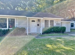 403 Oak Dr, Lake Jackson, TX 77566