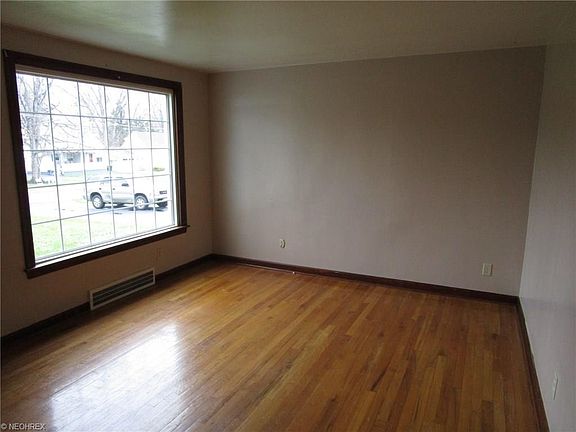 3rd image of 2249 Hamilton Ave