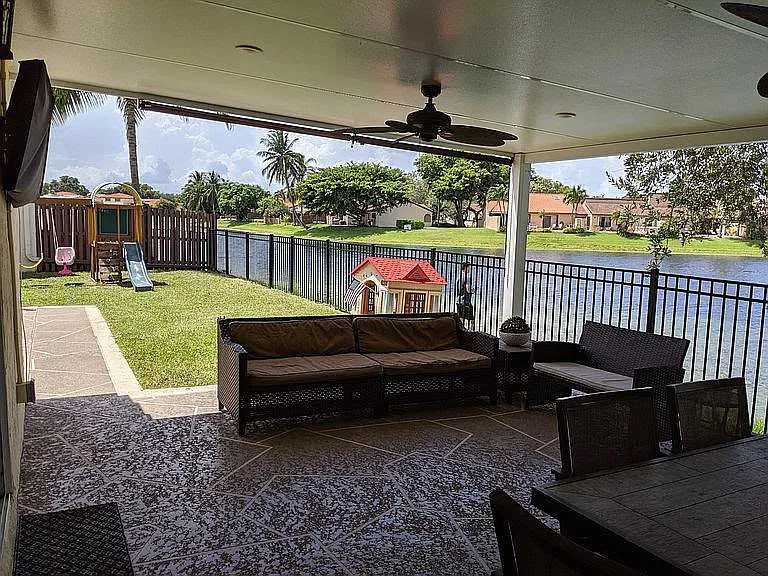 17528 NW 63rd Ct — Photo 2