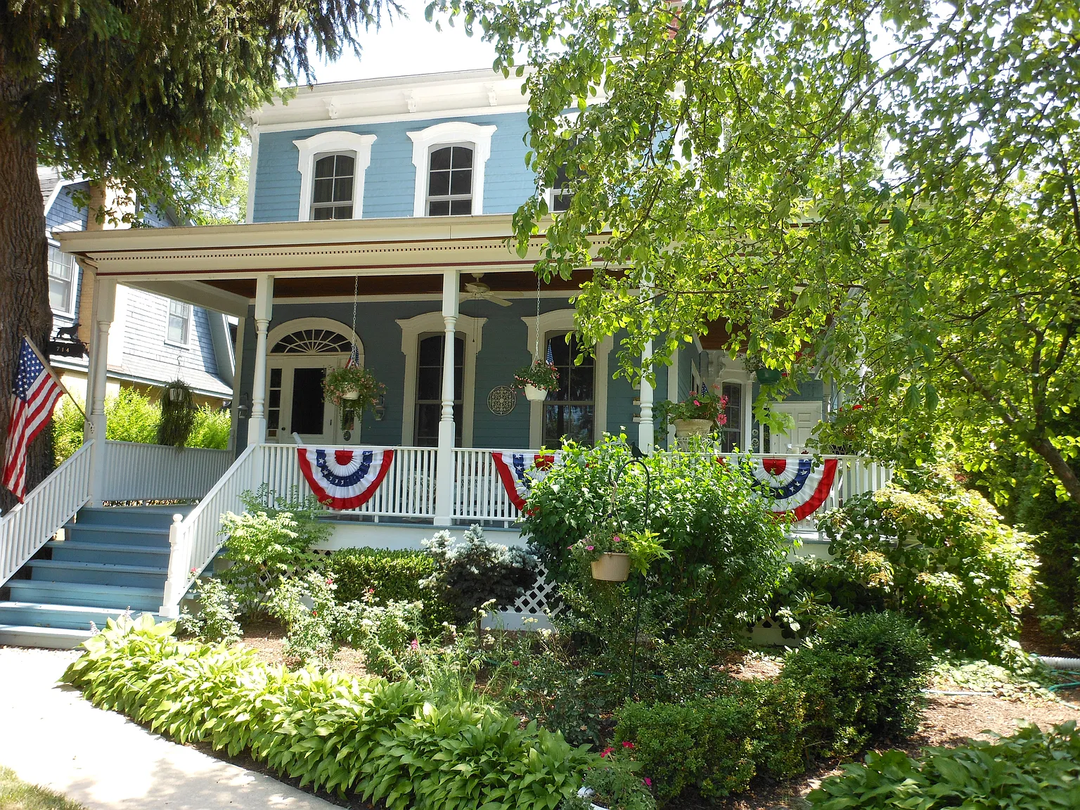 714 Prairie Ave photo 1