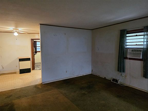 3rd image of 700 Creston Ave