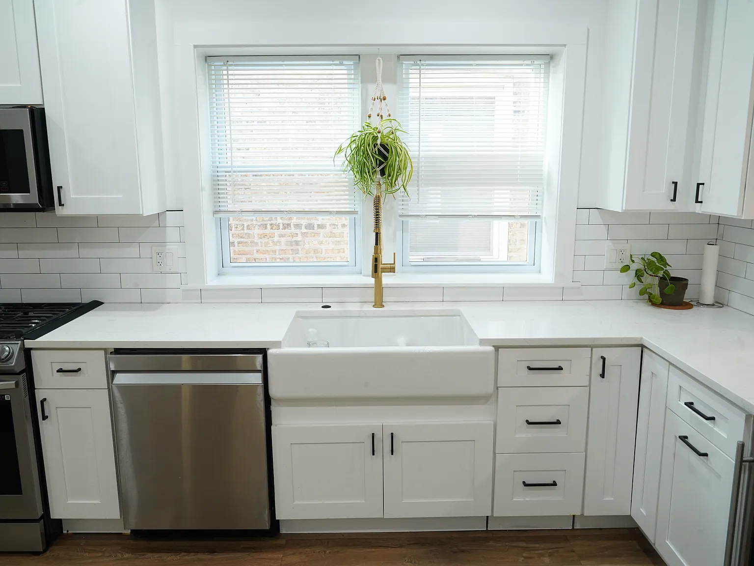 3 bed, 1.0 bath, 1800 sqft, $2,800 — Photo 3