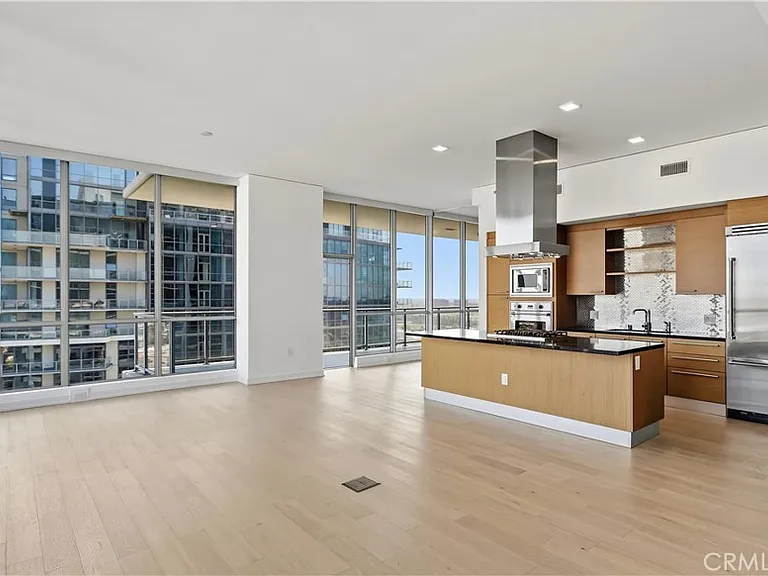 9 Macarthur Pl #N2002 — Photo 16