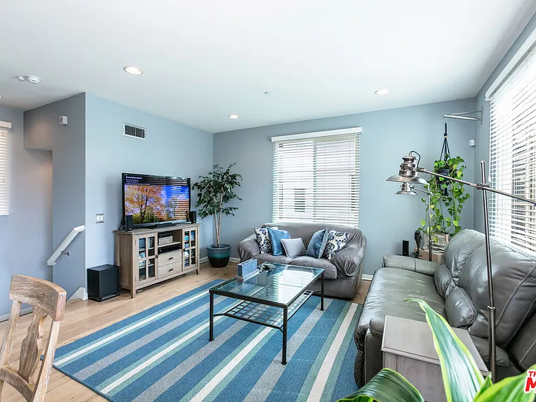 5547 Palm Dr — Photo 4