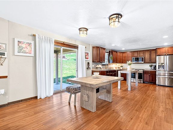5th image of 225 Andrew Dr