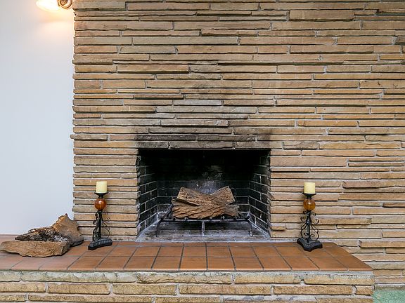 3rd image of 921 Driftwood Pl