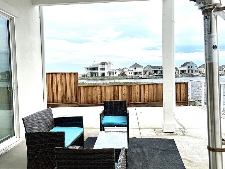 472 Halcyon Pl — Photo 36