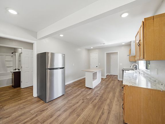 4th image of 2309 Wallace St