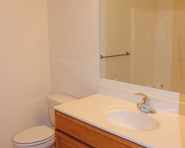 1033 Wellington Dr — Photo 10