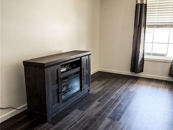 5th image of 14 Hemlock Rd