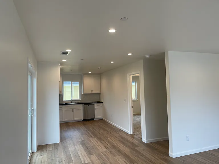 1841 Lime Ave — Photo 3