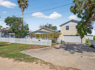 107 E Lakefield Dr, Mathis, TX 78368